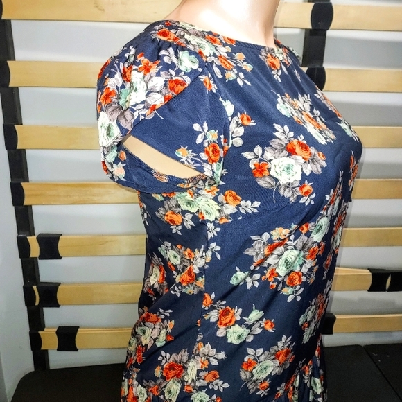 Pins & Needles Floral Dress - Picture 3 of 9